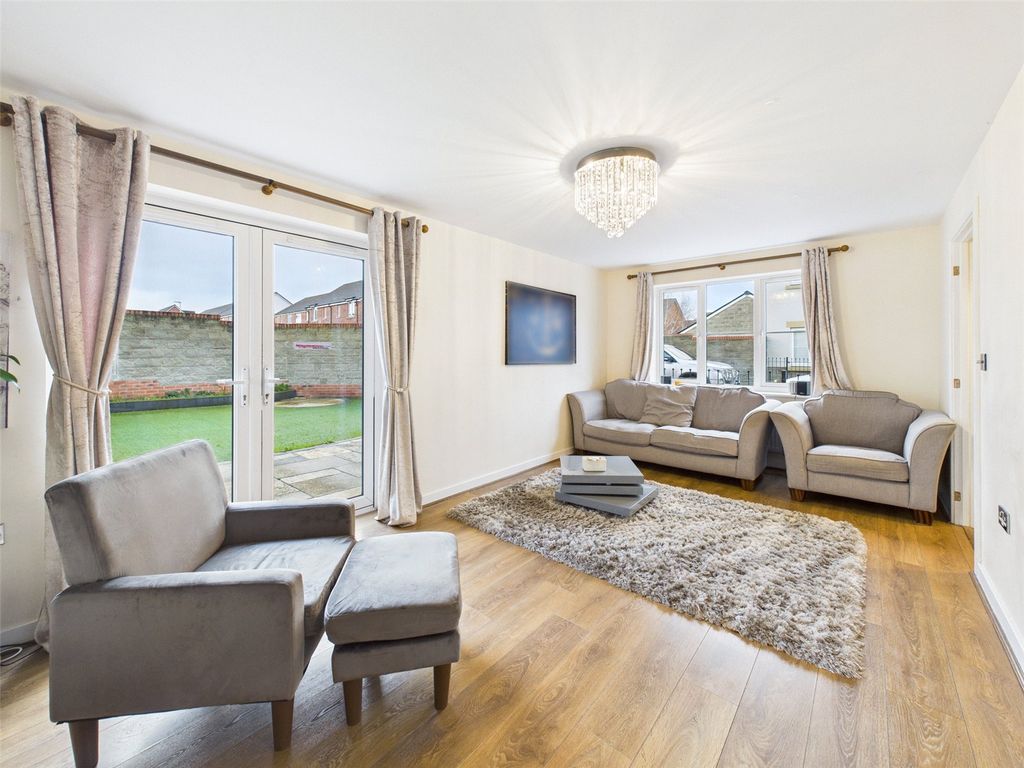 Property photo 3 of 21 Picture No. 09