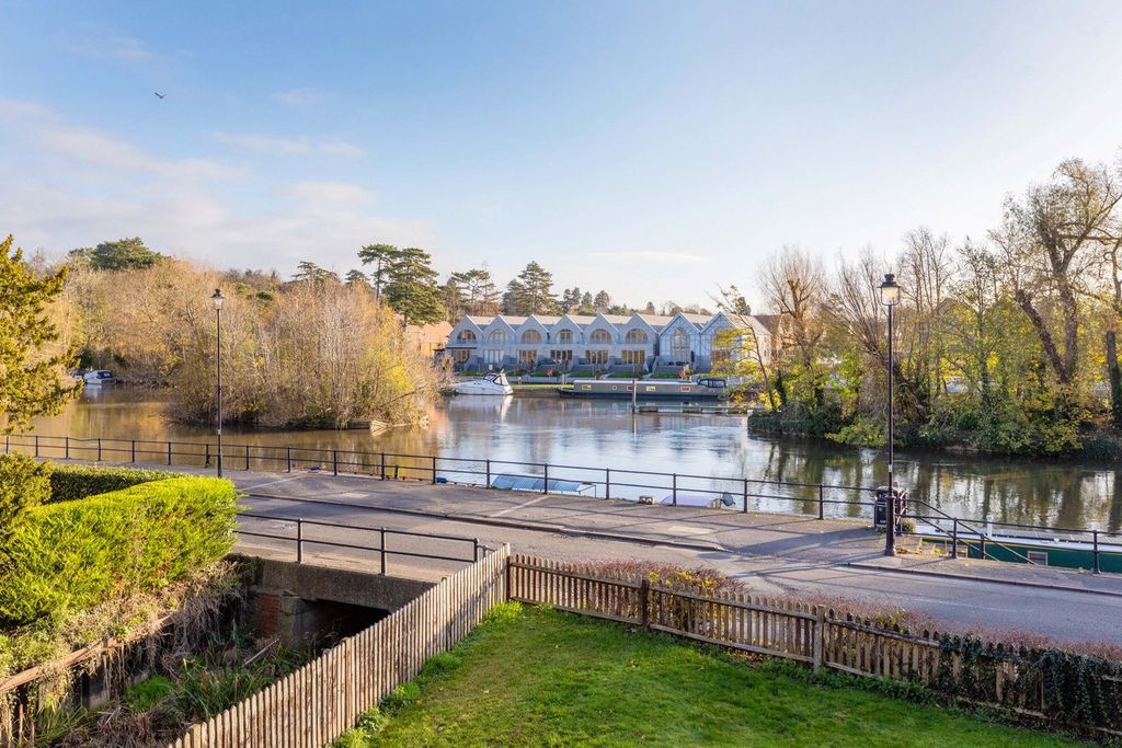 Property photo 1 of 22