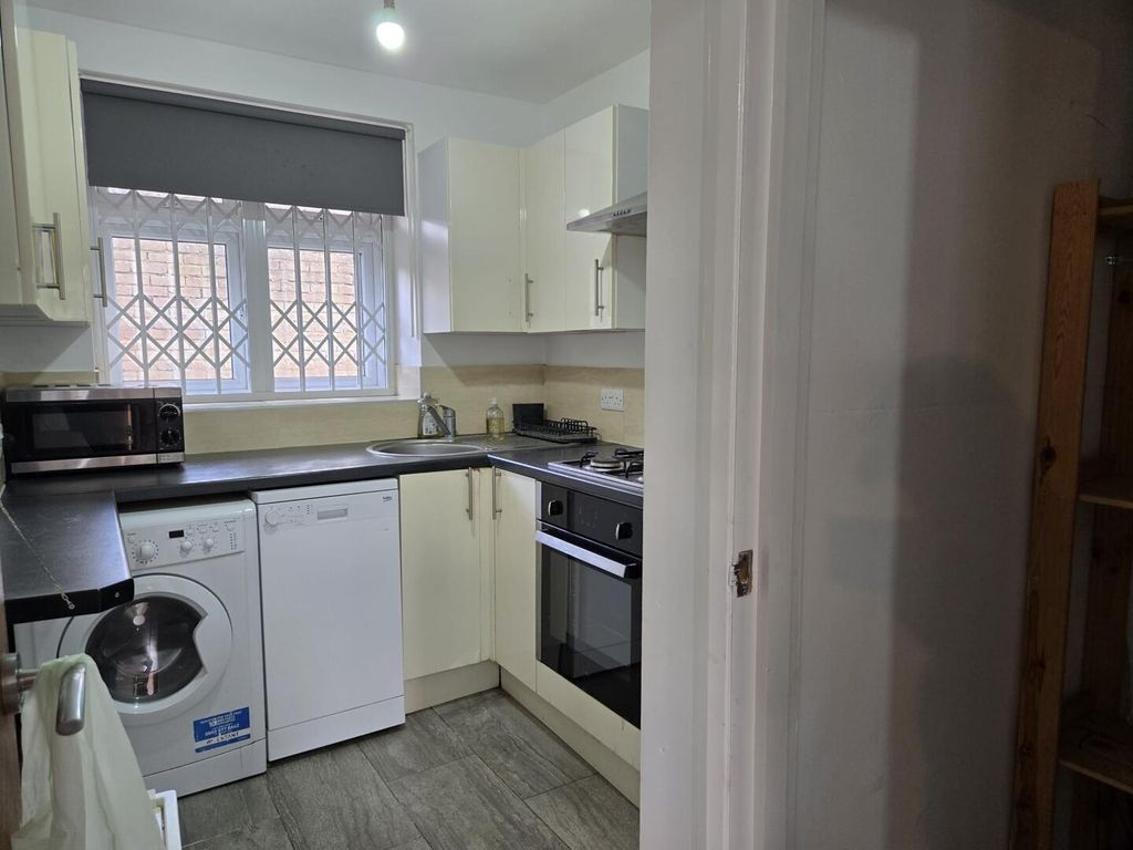 Property photo 3 of 7 Kitchen