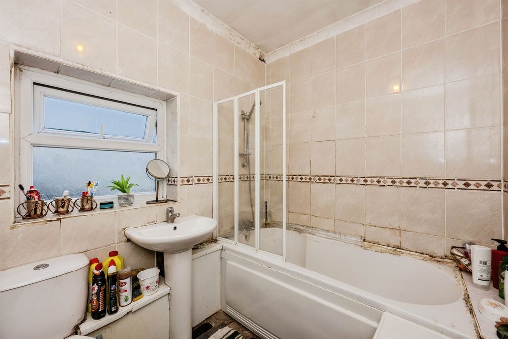 Property photo 3 of 16