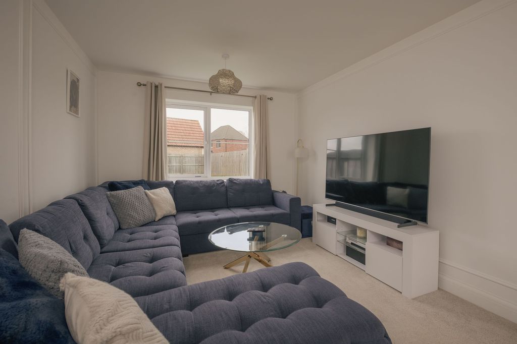 Property photo 3 of 25