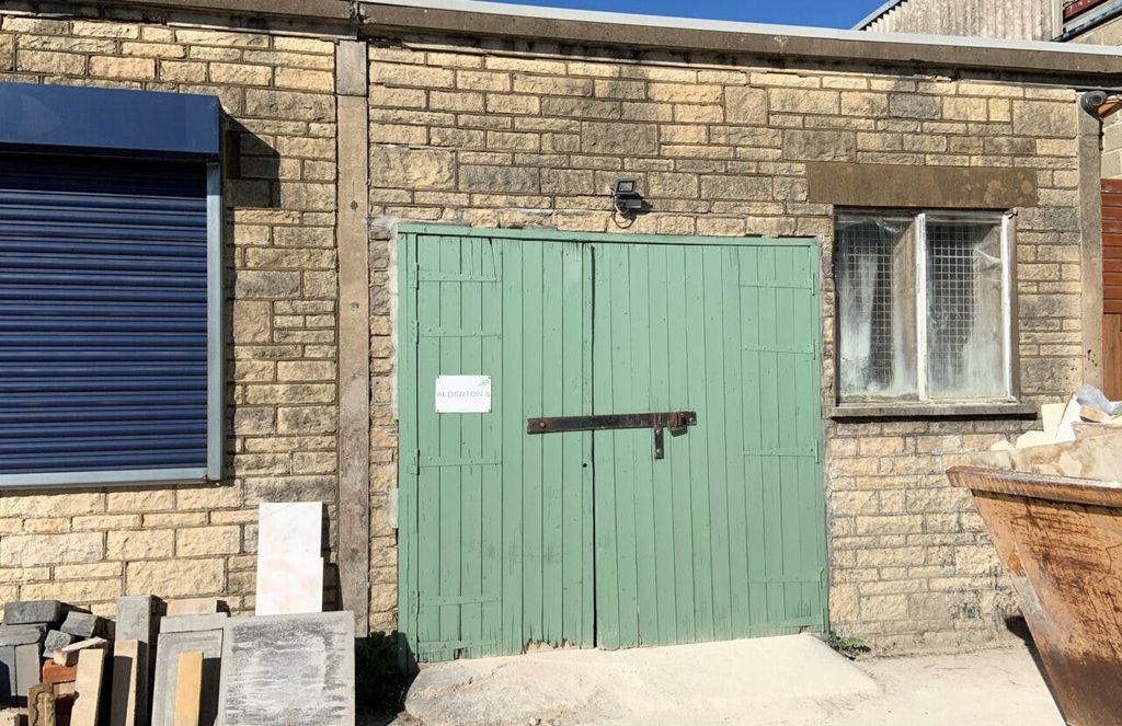 Property photo 2 of 4 Alderton-5-Storage-To-Let-External-1-1282x830.Jpg