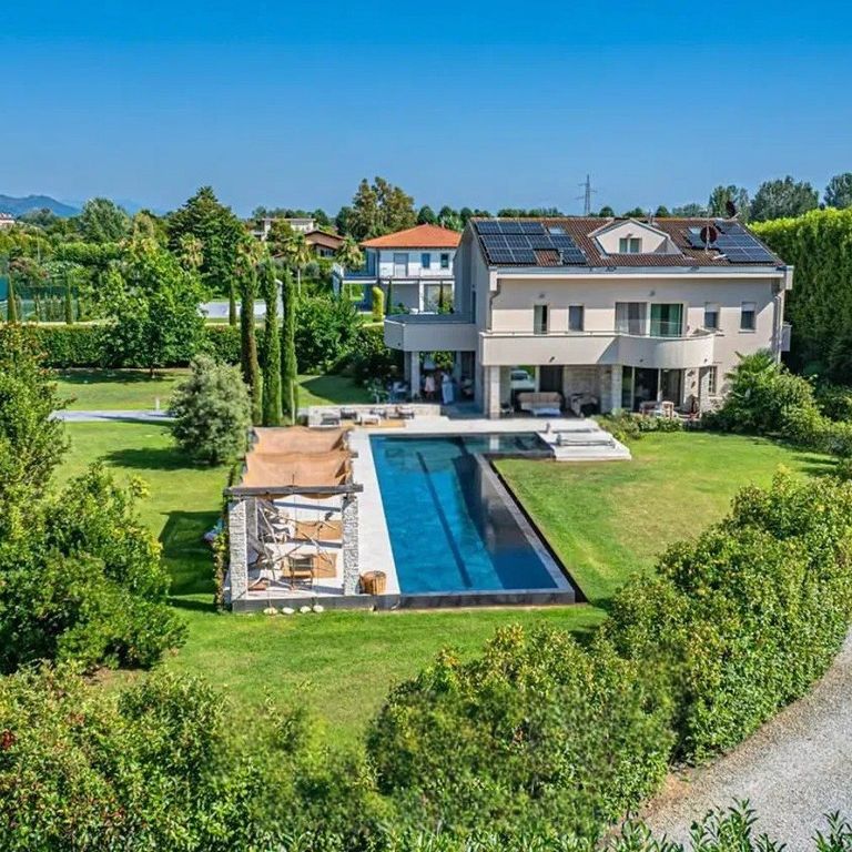 Property photo 1 of 18 Exclusive Villa In Forte Dei Marmi, Tuscany
