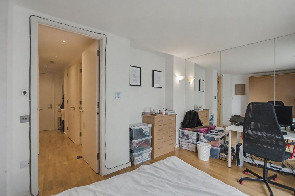 Property photo 2 of 9 524 New Providence Wharf, 1 Fairmont Avenue, Canary Wharf, London, E14 9Pl