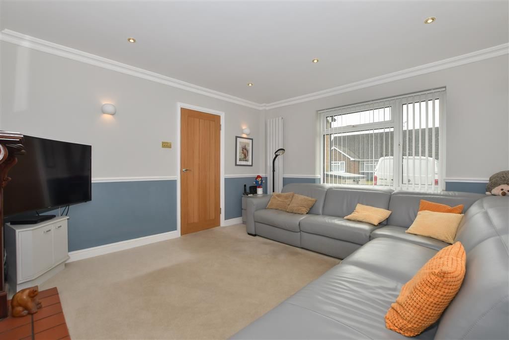 Property photo 2 of 12 Lounge