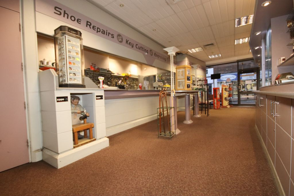 Property photo 2 of 18 Entrance Floor