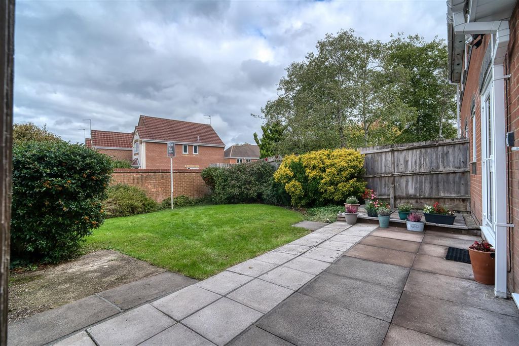 Property photo 3 of 12