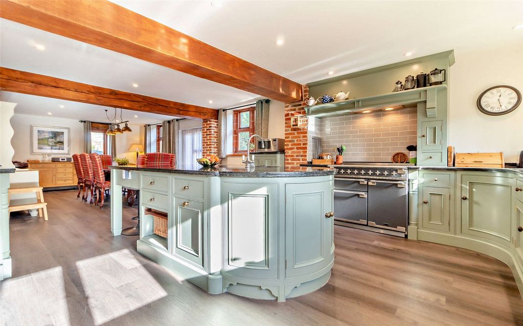 Property photo 3 of 27 Kitchen