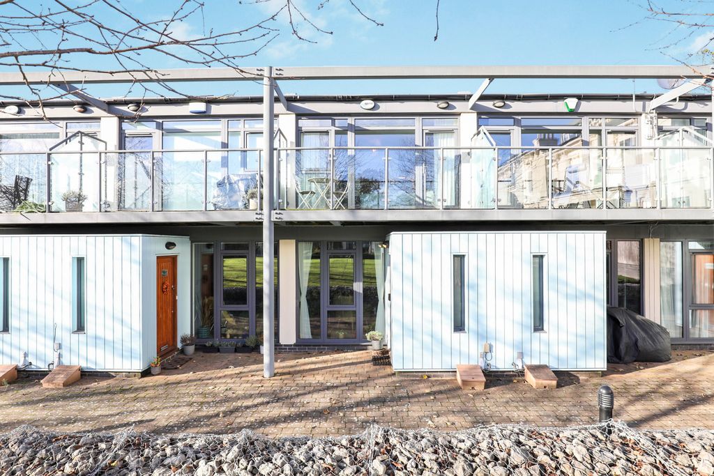 Property photo 2 of 14 Front