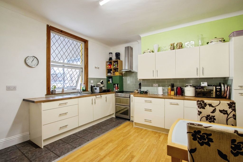 Property photo 3 of 17 Photo