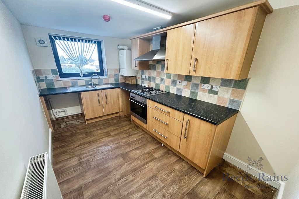 Property photo 2 of 8 Kitchen