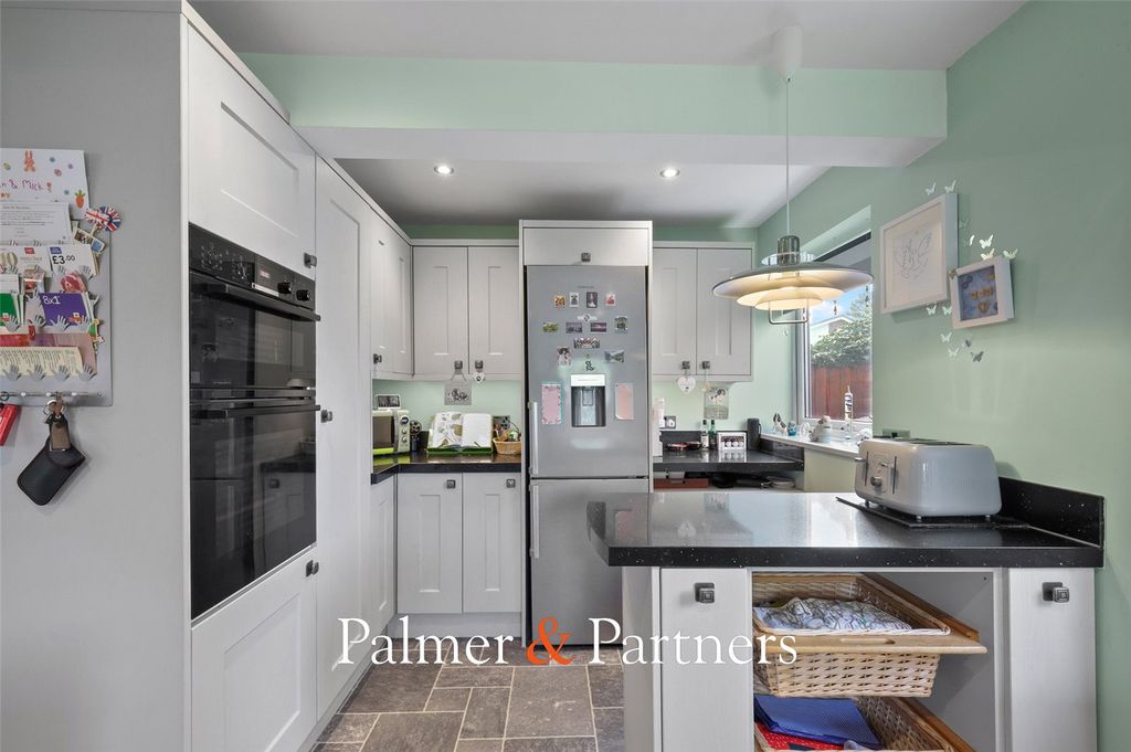 Property photo 2 of 27 Picture No. 18