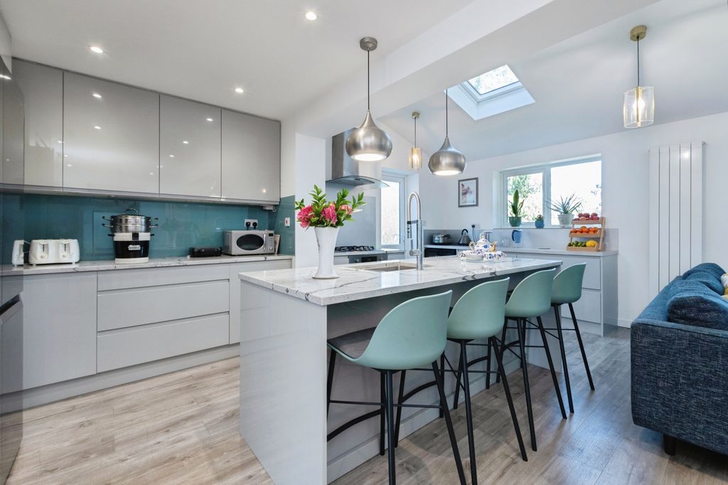 Property photo 3 of 22 Pbox-Img.Jpg