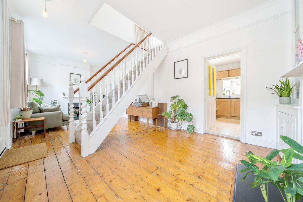 Property photo 1 of 24 1479979-11-6A38Fe...