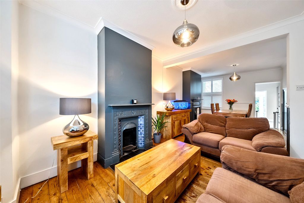 Property photo 3 of 18 Through Lounge/Diner