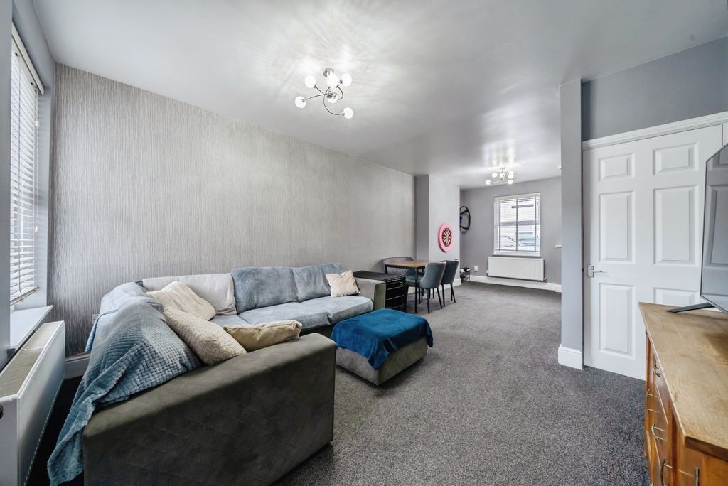 Property photo 2 of 10 Living Room/Dining