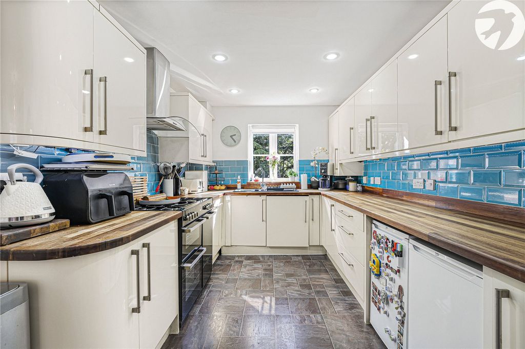 Property photo 2 of 27 Picture No. 29