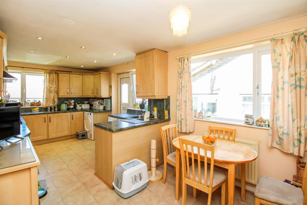 Property photo 2 of 10 Kitchen/Diner