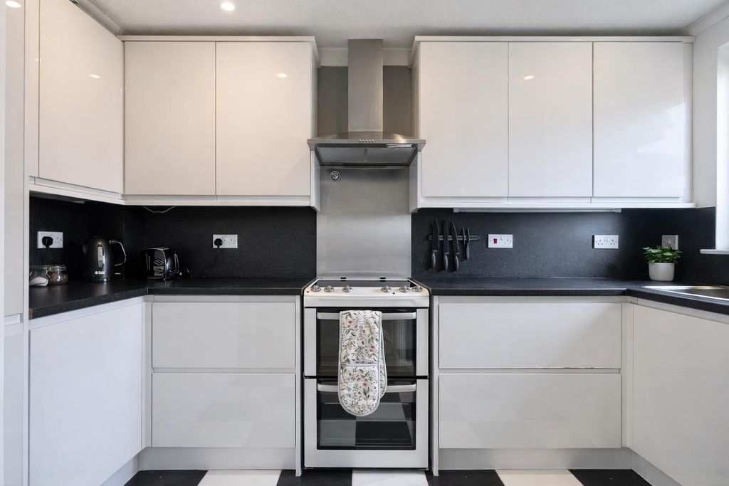 Property photo 2 of 17 862Ae57A-7A4B-4E1B-9076-750E5701Bc7C.Png