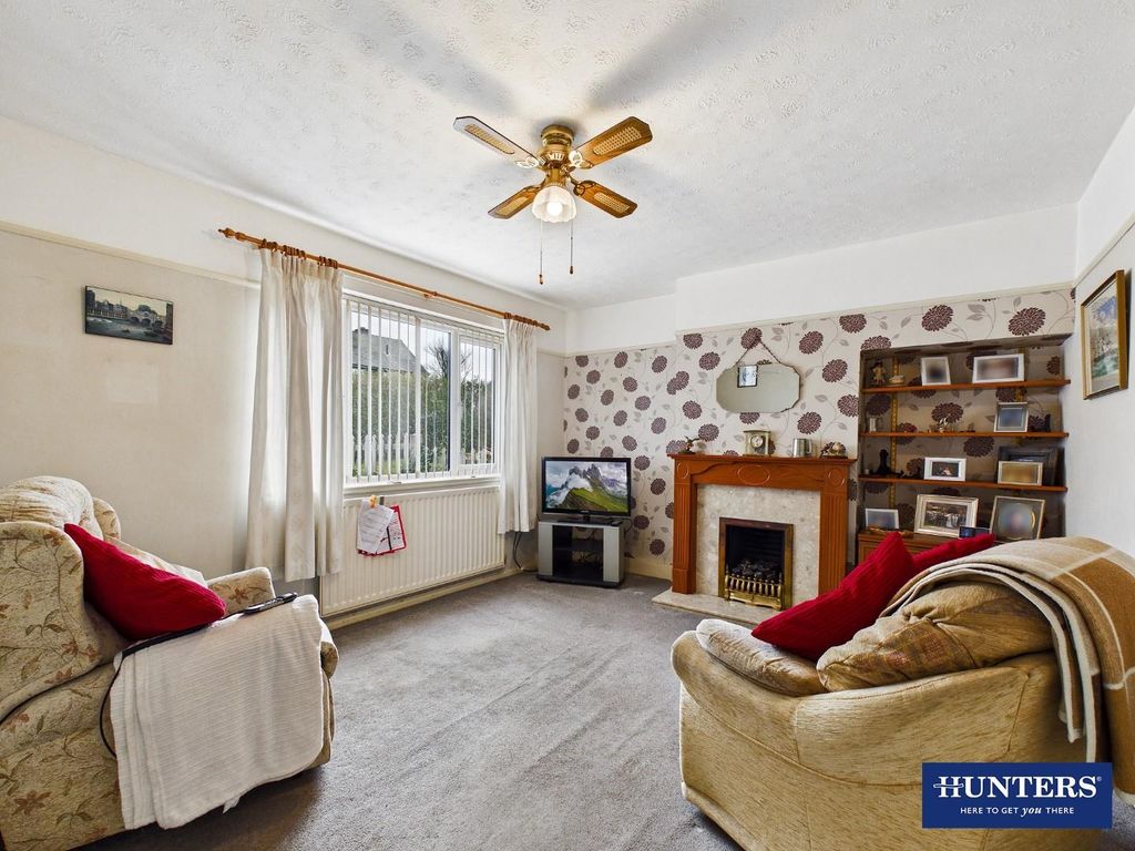 Property photo 2 of 21 Living Room