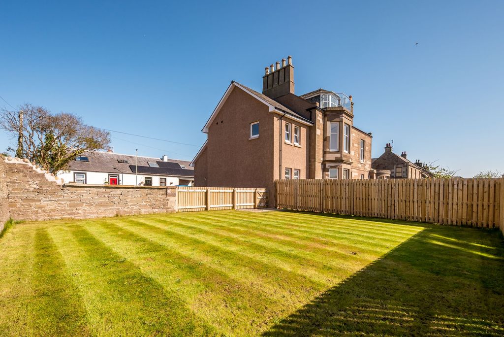 Property photo 2 of 31