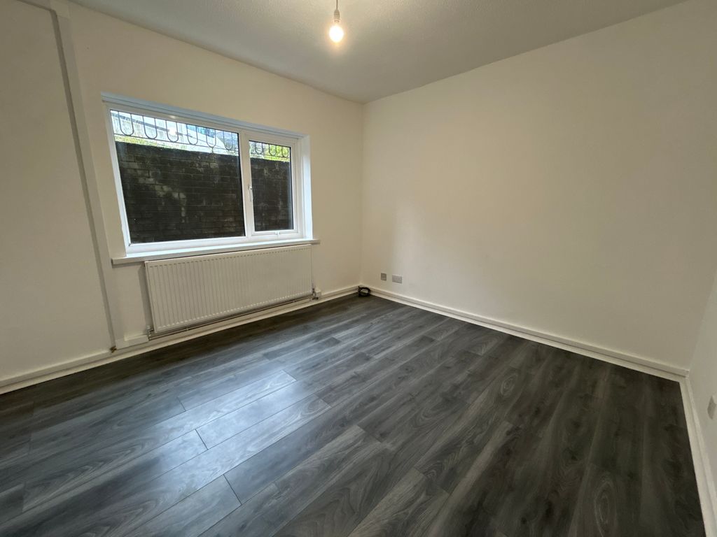 Property photo 2 of 7 Living Room