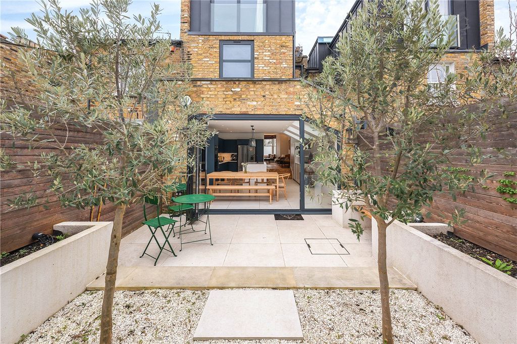 Property photo 2 of 19 Picture 2