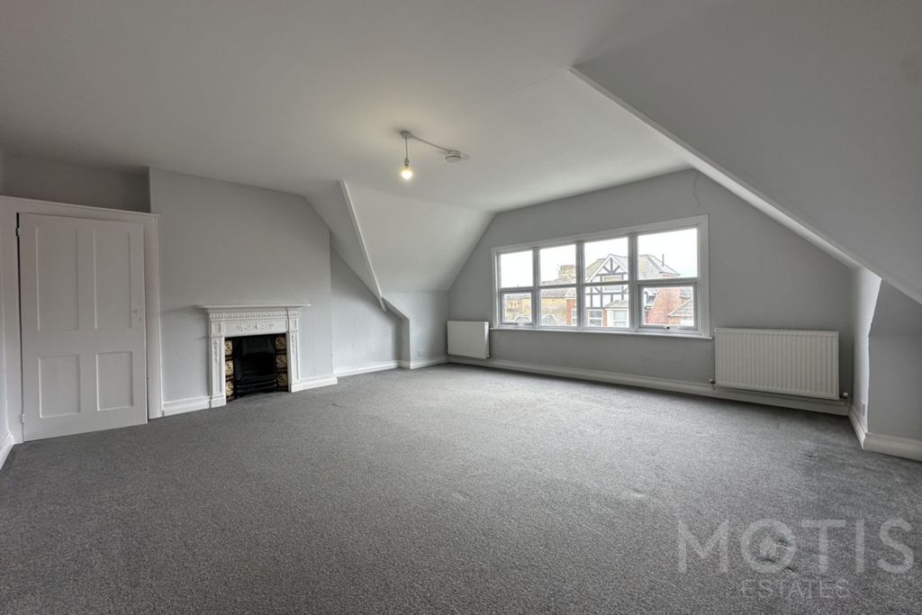 Property photo 3 of 10 Photo 8