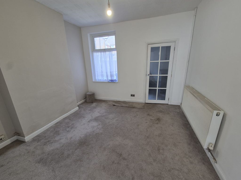 Property photo 3 of 7 Dining