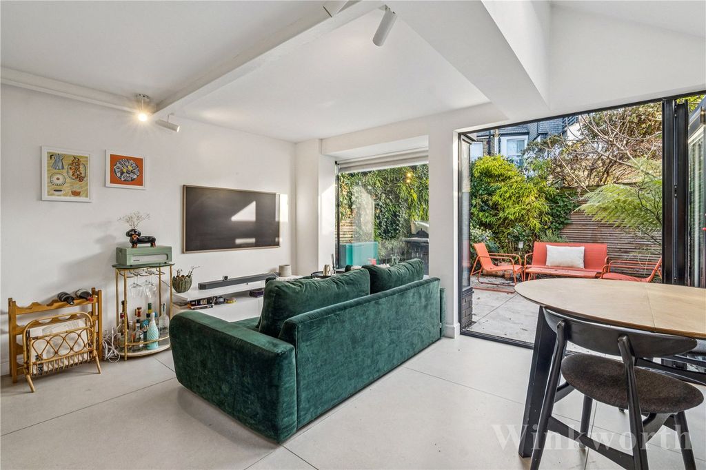 Property photo 2 of 14 Picture No. 12