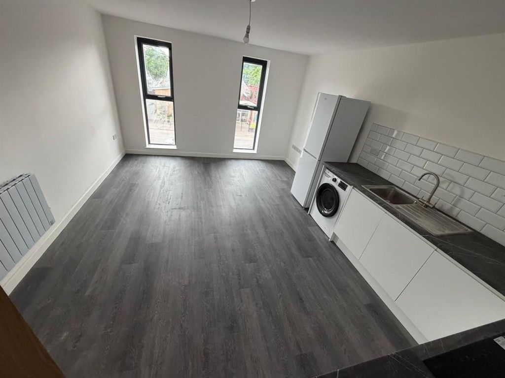 Property photo 1 of 3 Bright Modern Studio With Sleek Kitchen Units...