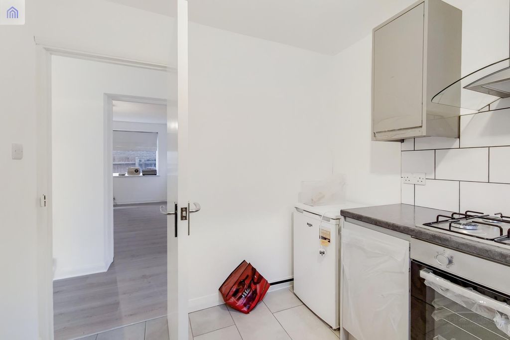 Property photo 3 of 10 2_Kitchen-1.Jpg