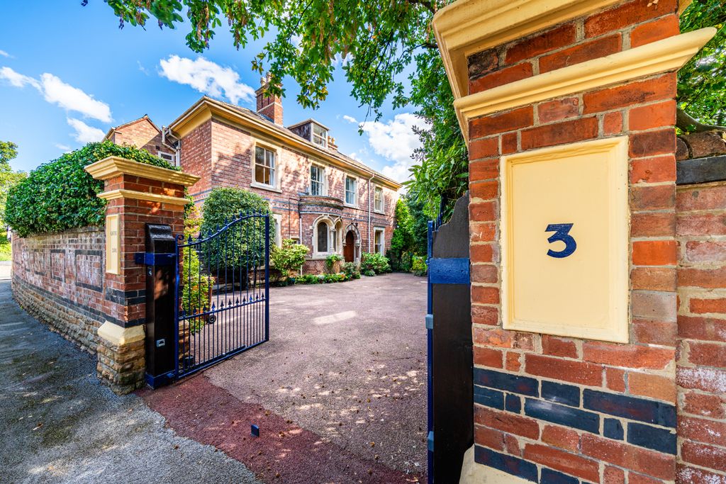 Property photo 1 of 28