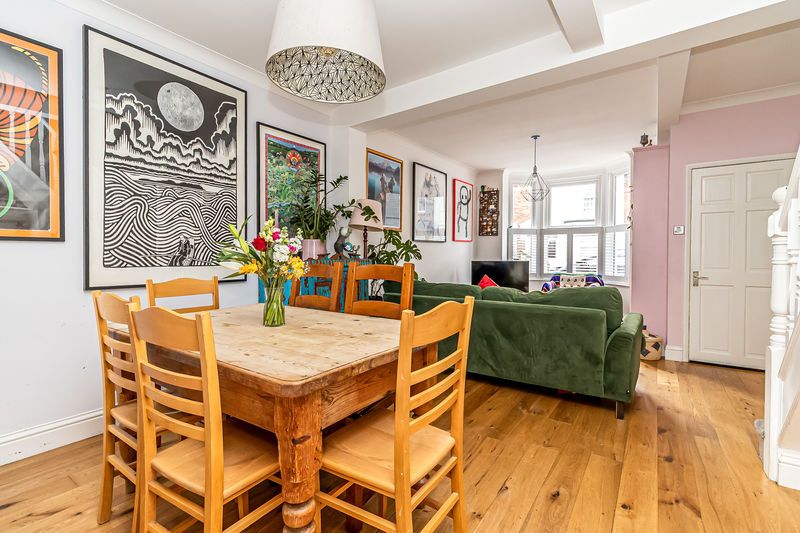 Property photo 2 of 34 .