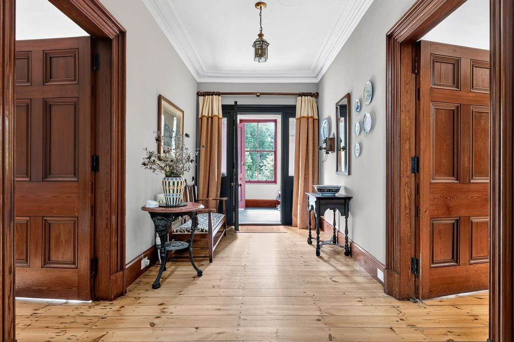 Property photo 2 of 41 Entrance Hall