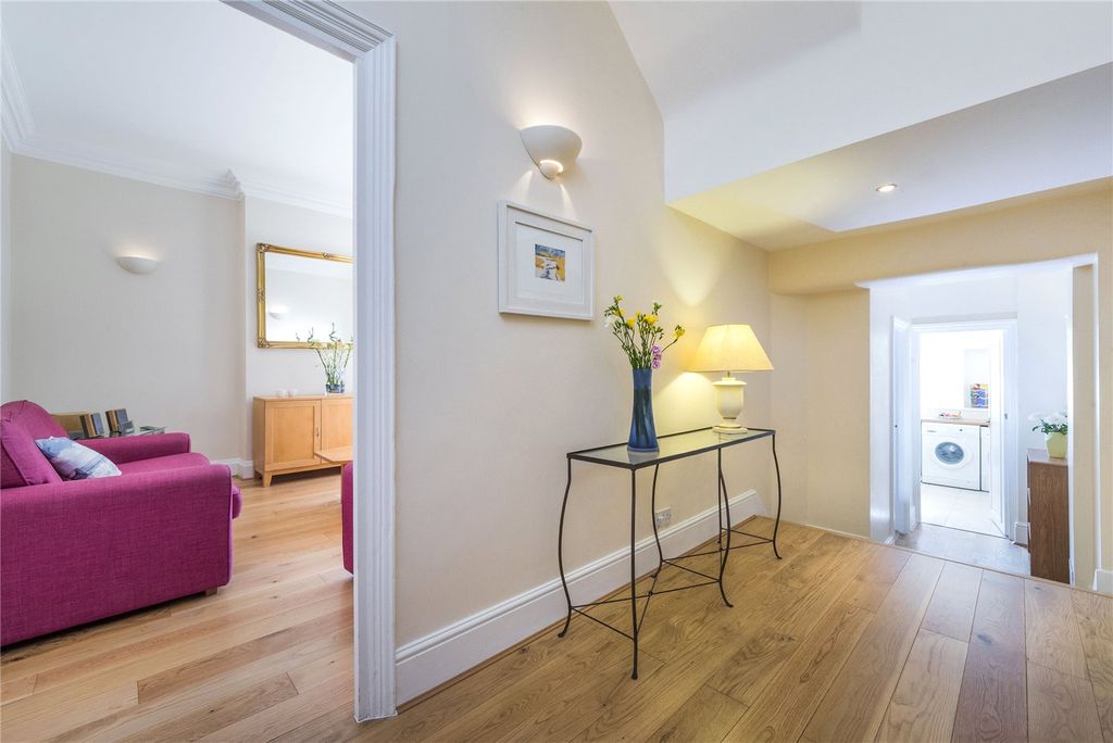 Property photo 2 of 14 Hallway