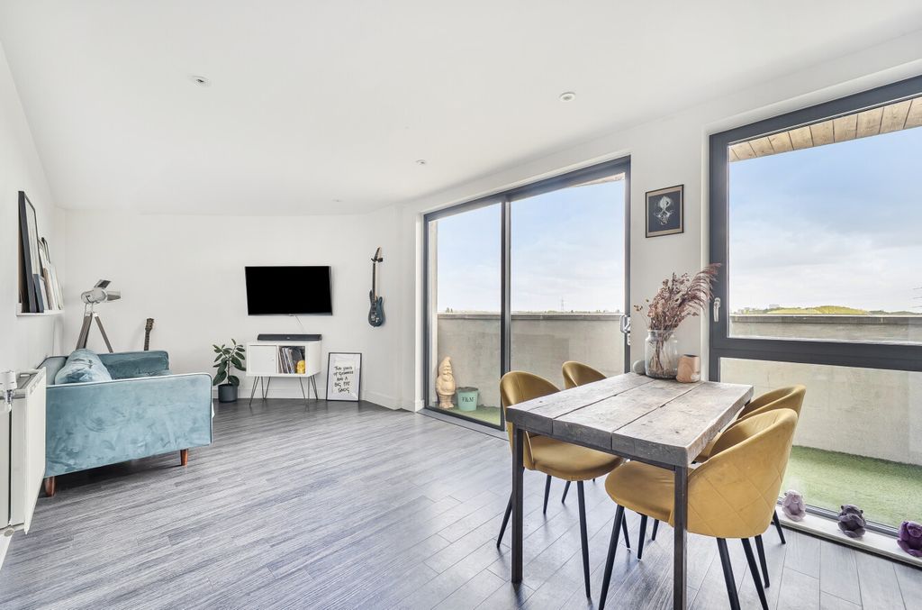 Property photo 3 of 16