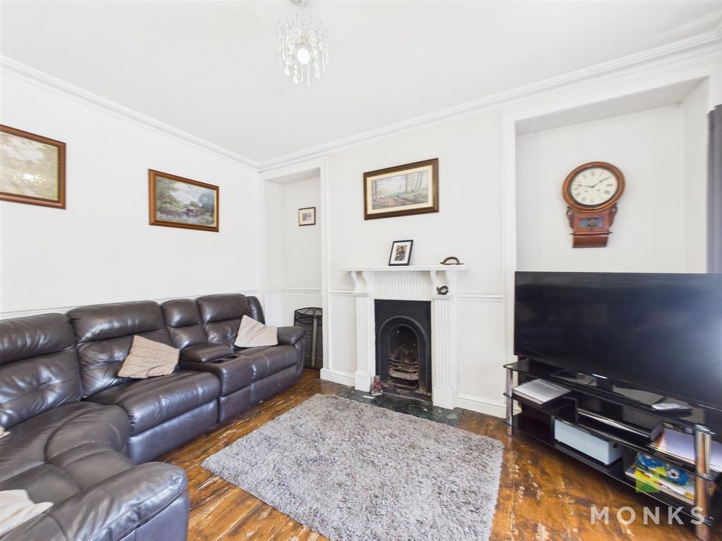 Property photo 2 of 16 Cam01348G0-Pr0718-Still008.Jpg