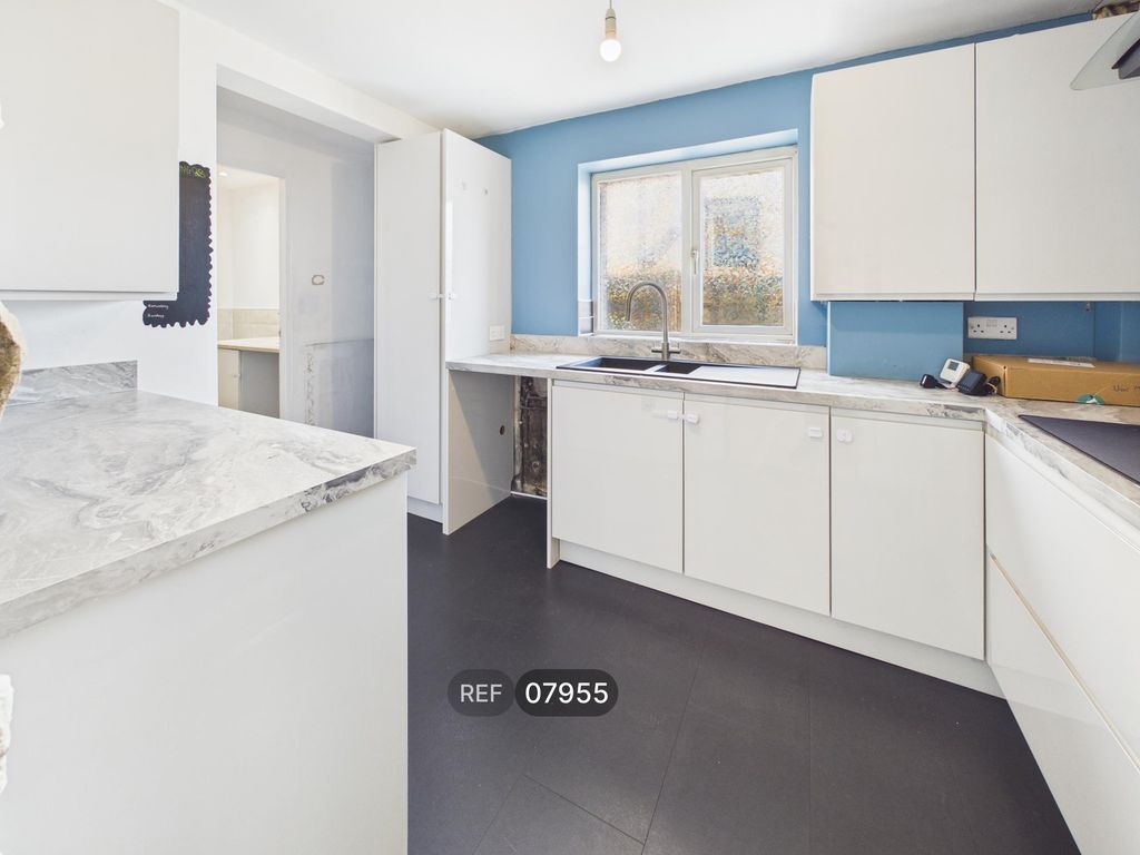 Property photo 3 of 20 Kitchen