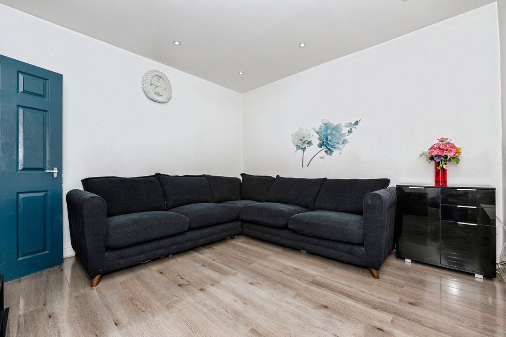 Property photo 3 of 14 Living Room