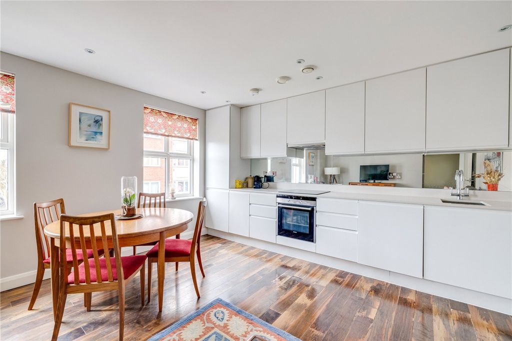 Property photo 2 of 9 Picture No. 18