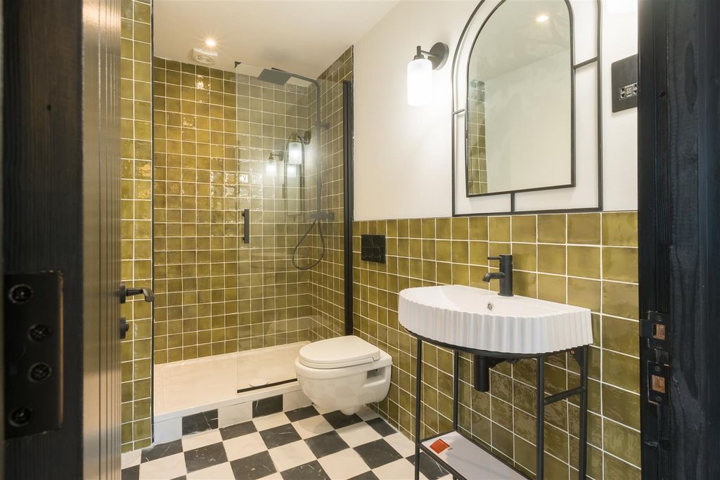 Property photo 2 of 9 Andy HMO -68.Jpg