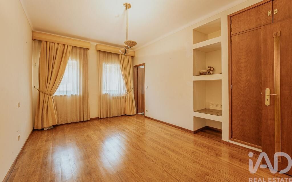 Property photo 3 of 40