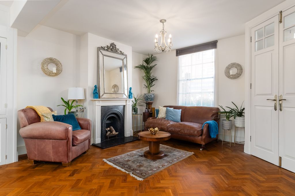 Property photo 3 of 23