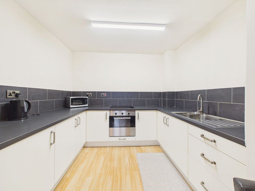 Property photo 3 of 9 Kitchen