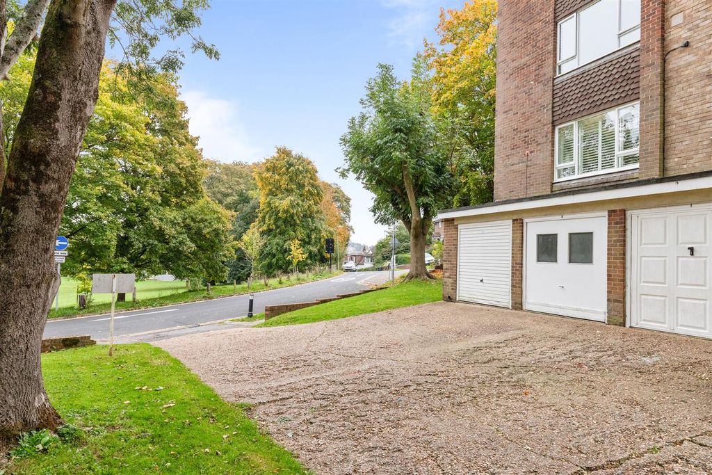 Property photo 3 of 9 Durrington Court-9.Jpg