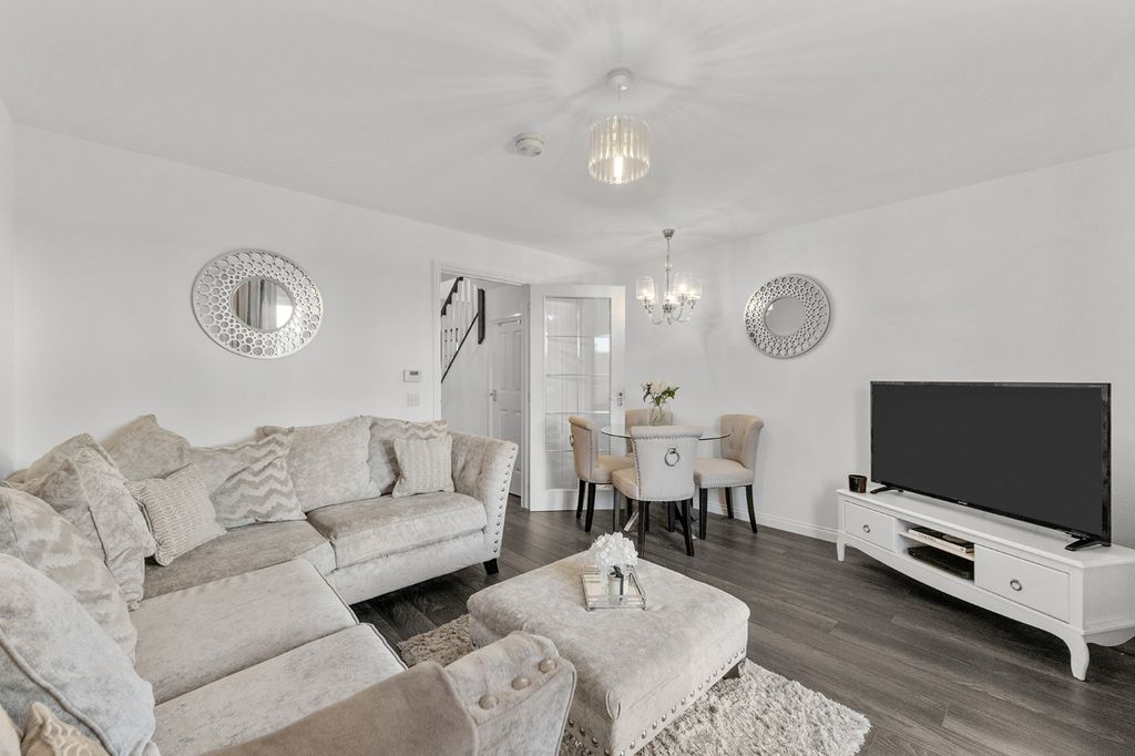 Property photo 3 of 28 3755229