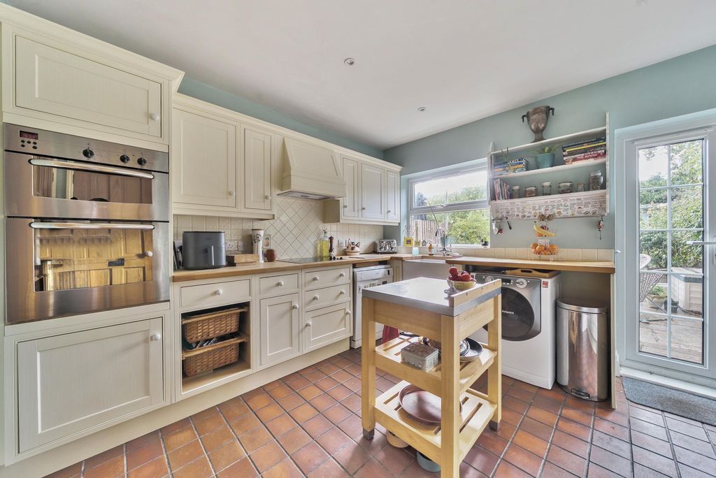 Property photo 2 of 22