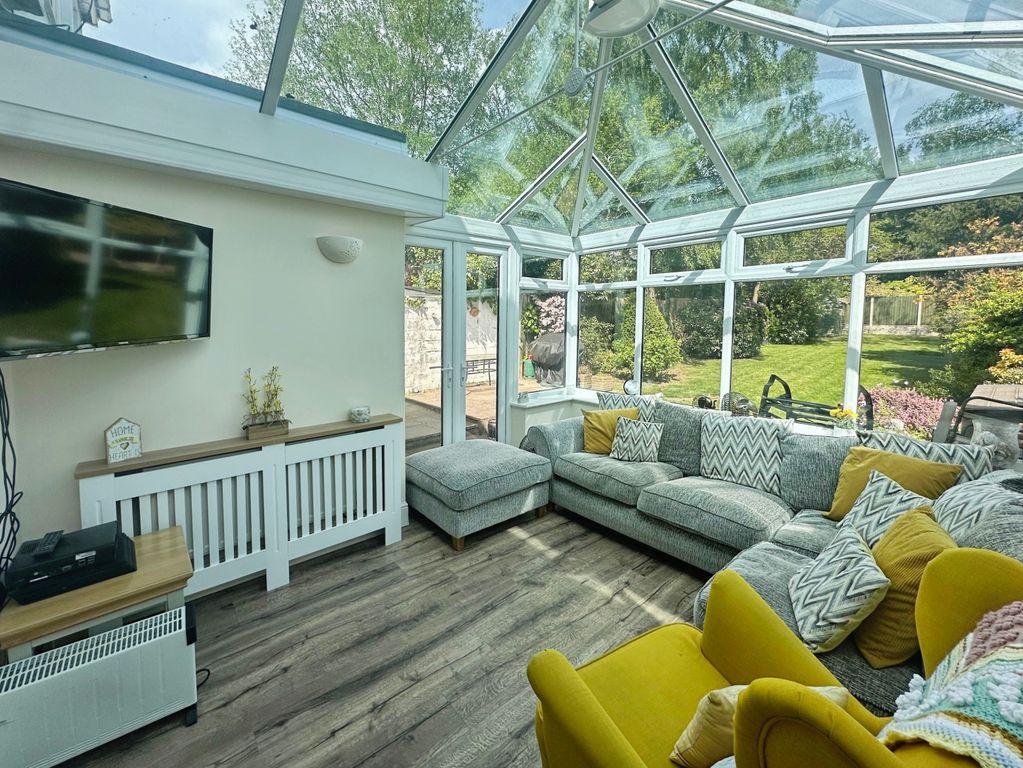 Property photo 3 of 19 Conservatory