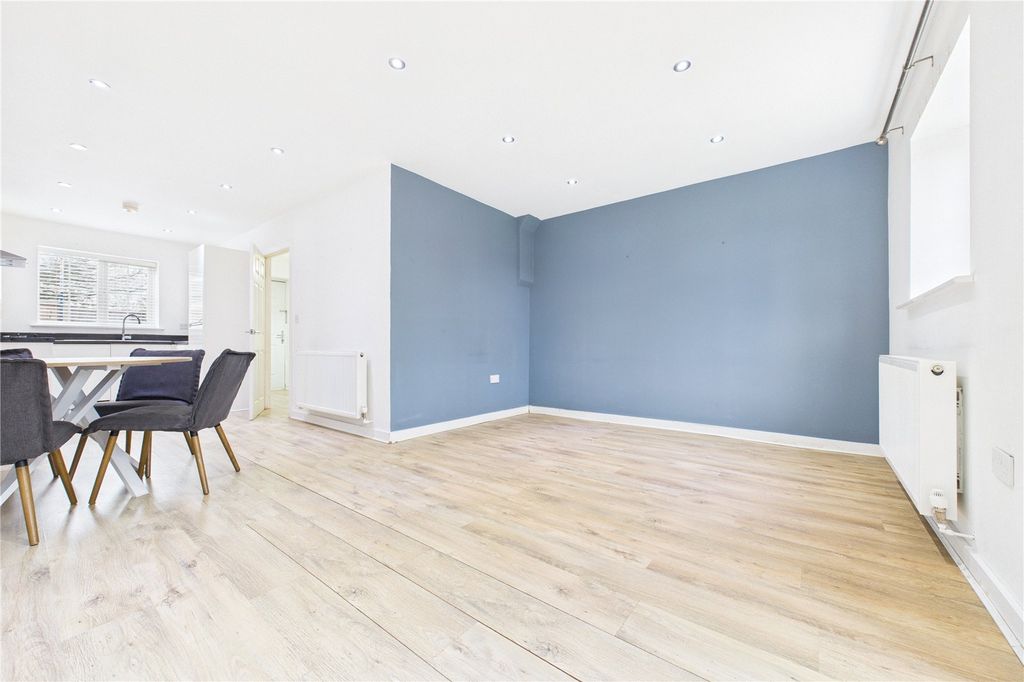 Property photo 2 of 14 Living/Dining Room